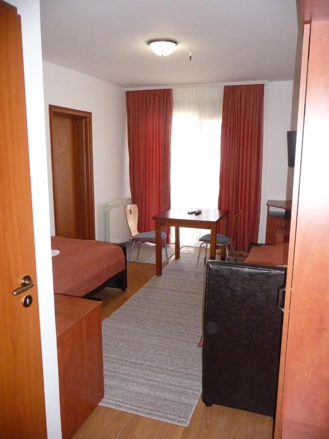 Sobe Rooms Aleksandar Nis Ngoại thất bức ảnh